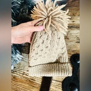Banana republic cable knit sock hat